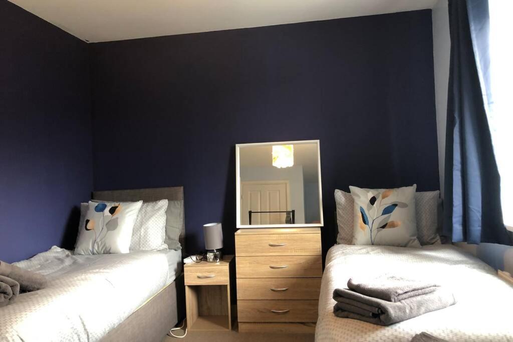 Dudley House **Staycation & Contractors** Sleeps 7 Tipton Exterior foto