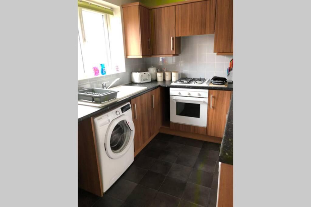 Dudley House **Staycation & Contractors** Sleeps 7 Tipton Exterior foto
